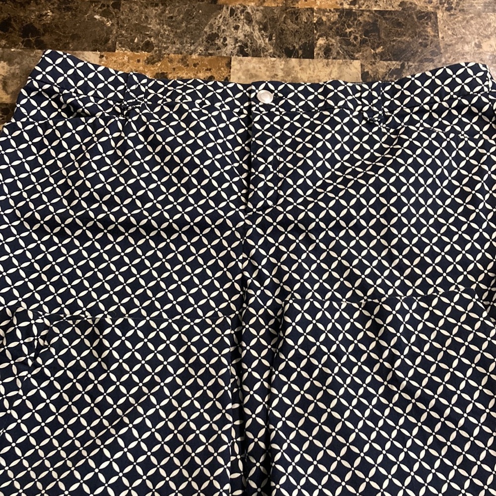 EUC navy and white capri pants